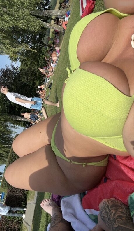 Lara.Marie.v__