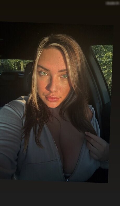 Lara.Marie.v__