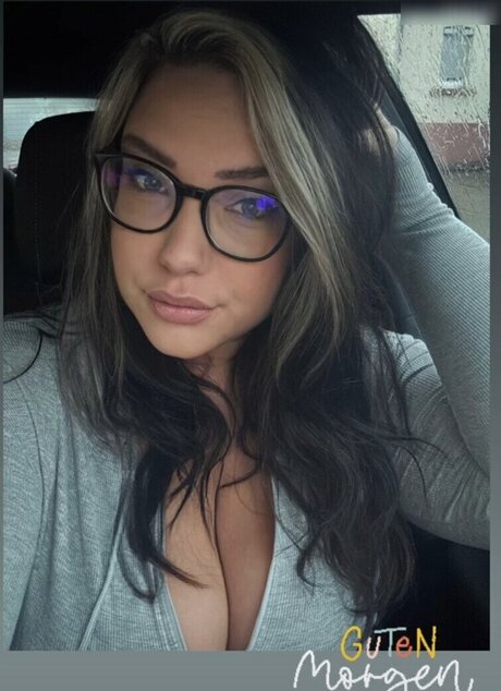 Lara.Marie.v__