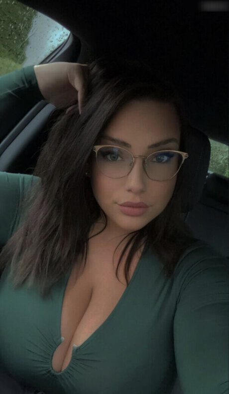 Lara.Marie.v__