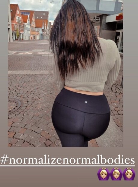 Lara.Marie.v__
