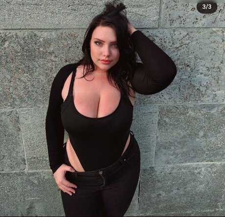 Lara.Marie.v__
