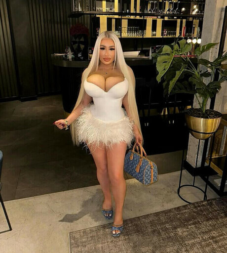 Naken läckt OnlyFans-bild av Corrinnadione
