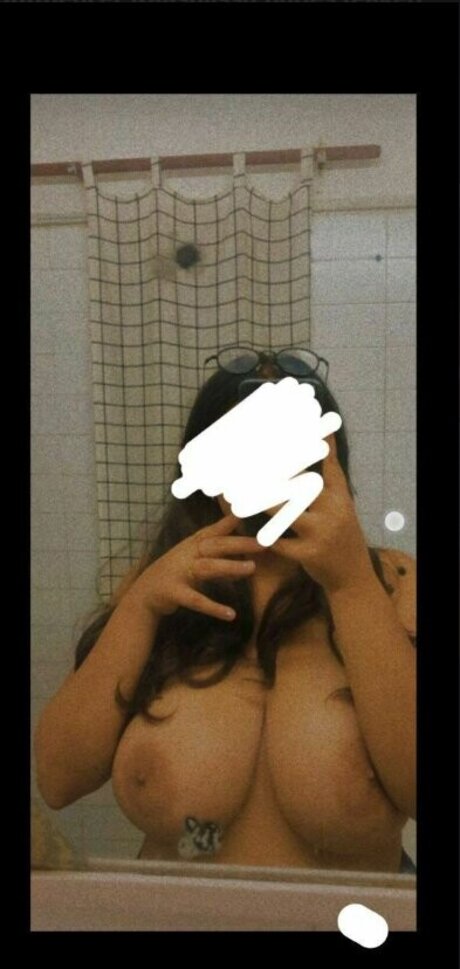Naken lekkede OnlyFans-bilde av Tanu Cherry
