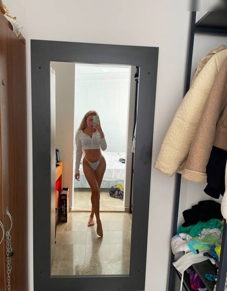 Обнаженная фотография утечки OnlyFans от Lena Summer