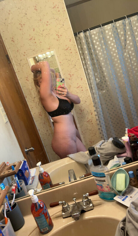 Foto di nudo di fuga di OnlyFans di Zestywhitegirlmaria Moore