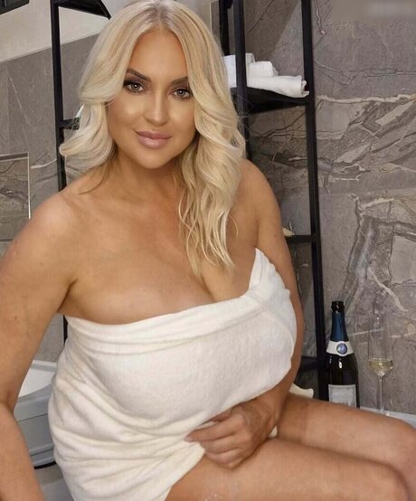 Обнаженная фотография утечки OnlyFans от Vesna Pocuca Sana