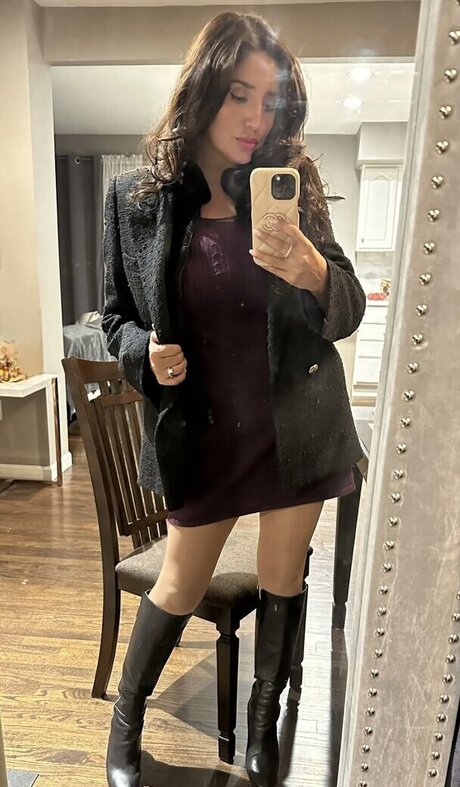 Naken läckt OnlyFans-bild av Latinaseven7