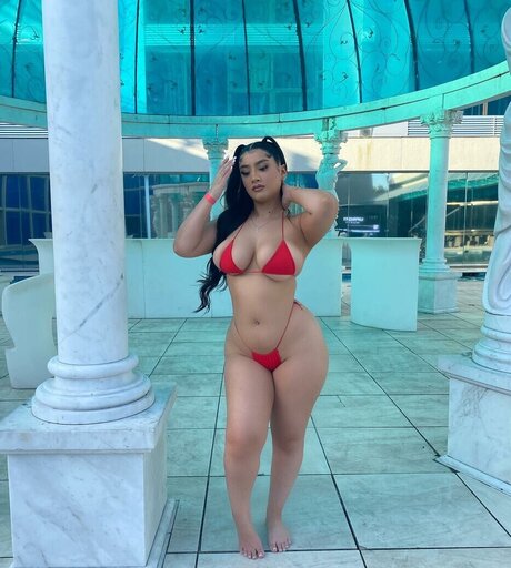 Naken läckt OnlyFans-bild av Thaonenonlyyb