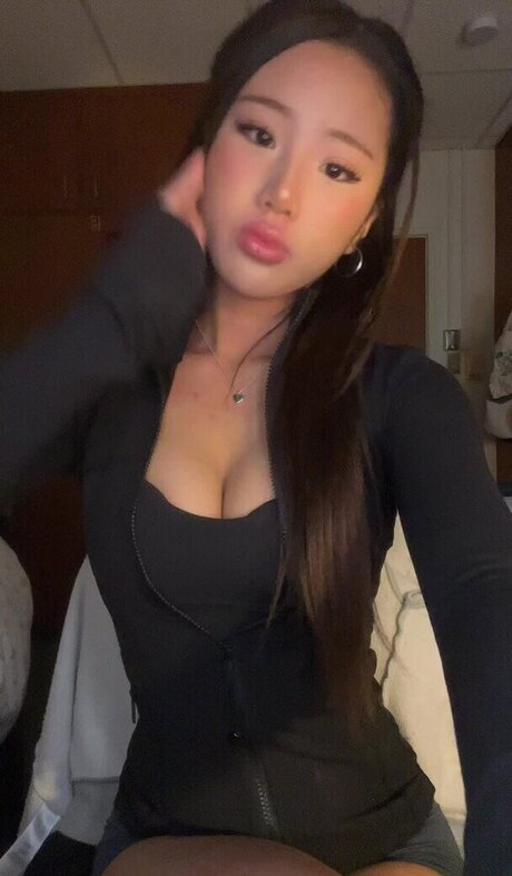 Обнаженная фотография утечки OnlyFans от Veeliette