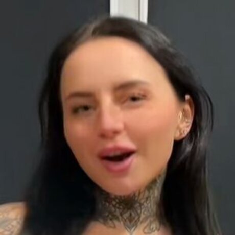 Naken läckt OnlyFans-bild av Layla Evans