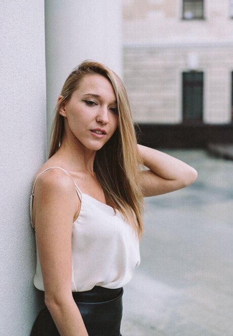 Natalie Avo