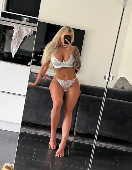Обнаженная фотография утечки OnlyFans от Mrss1000rr
