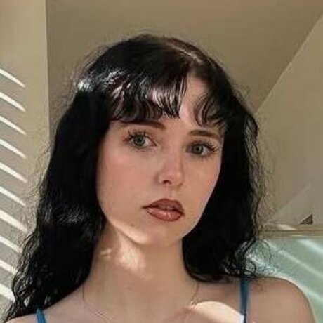 Naken läckt OnlyFans-bild av Holly Laing
