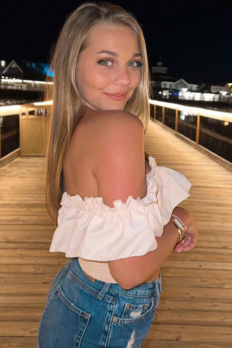 Naken läckt OnlyFans-bild av Llyssa Nichole