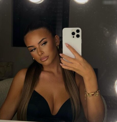 Jasmin Azizam OnlyFansリークヌード写真
