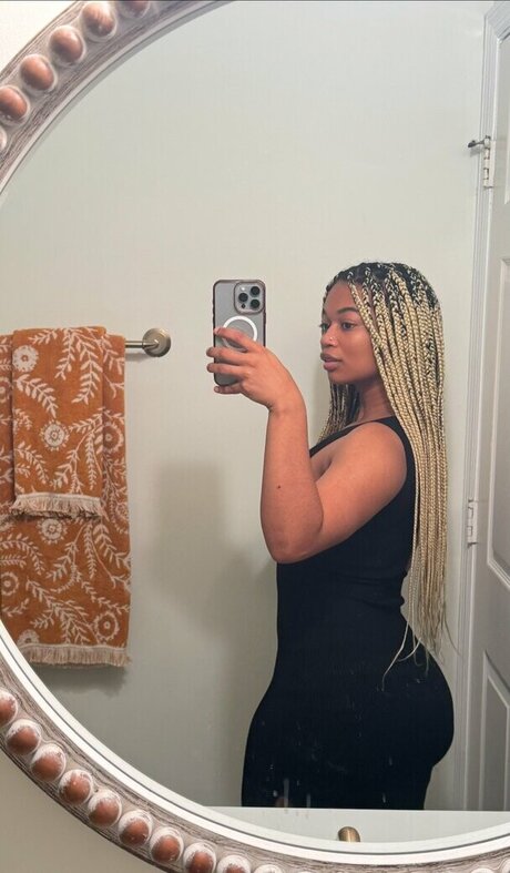 Itzmelanin  nude leaked OnlyFans photo