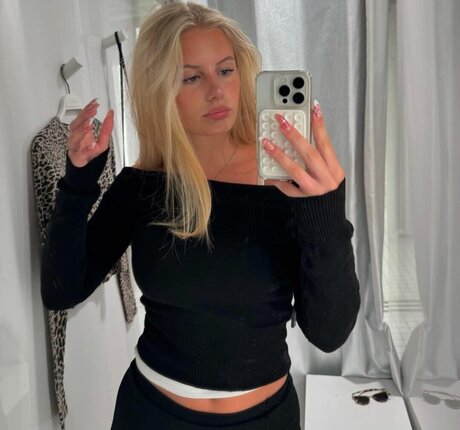 Nahá fotka uniklých OnlyFans od Luisamnck