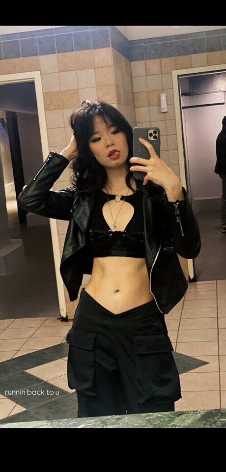 Nahá fotka uniklých OnlyFans od Katwiththeskates