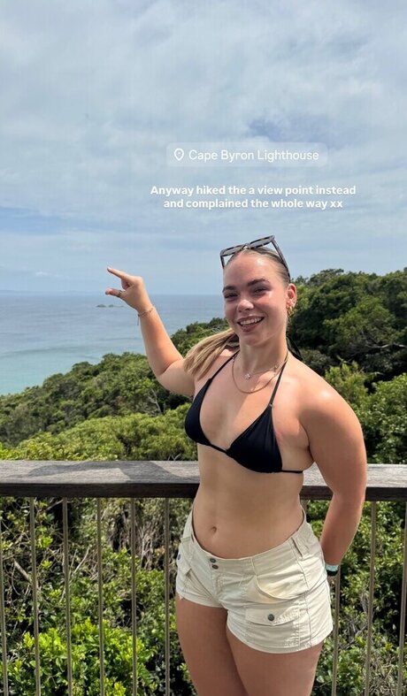 Foto nua vazada do OnlyFans de Izzy Swin