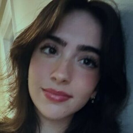 Gabriela Bee