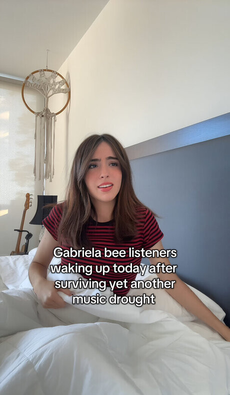 Gabriela Bee