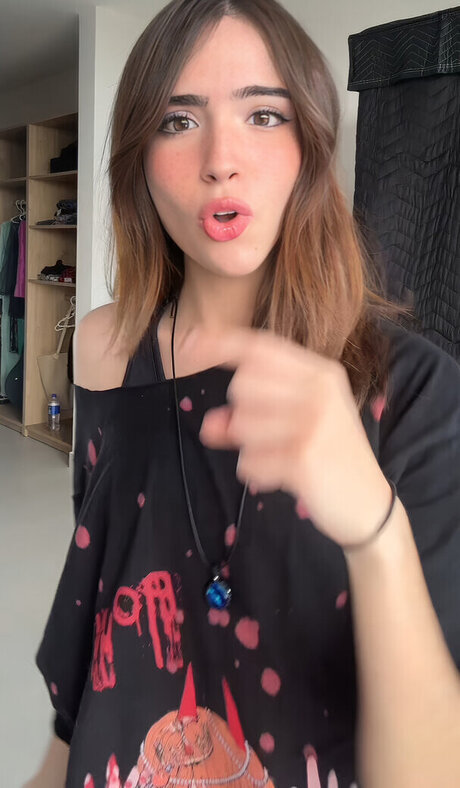 Gabriela Bee