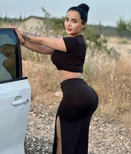 Naken läckt OnlyFans-bild av Melek Azad