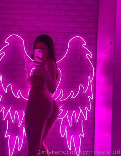 Naken läckt OnlyFans-bild av Gymnasticgirl