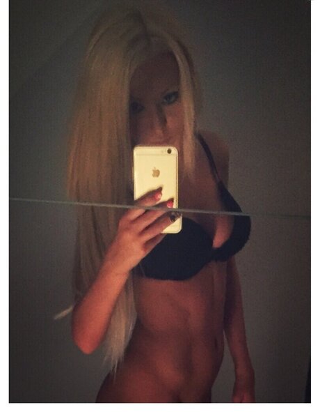 Обнаженная фотография утечки OnlyFans от Melanie Hirsch