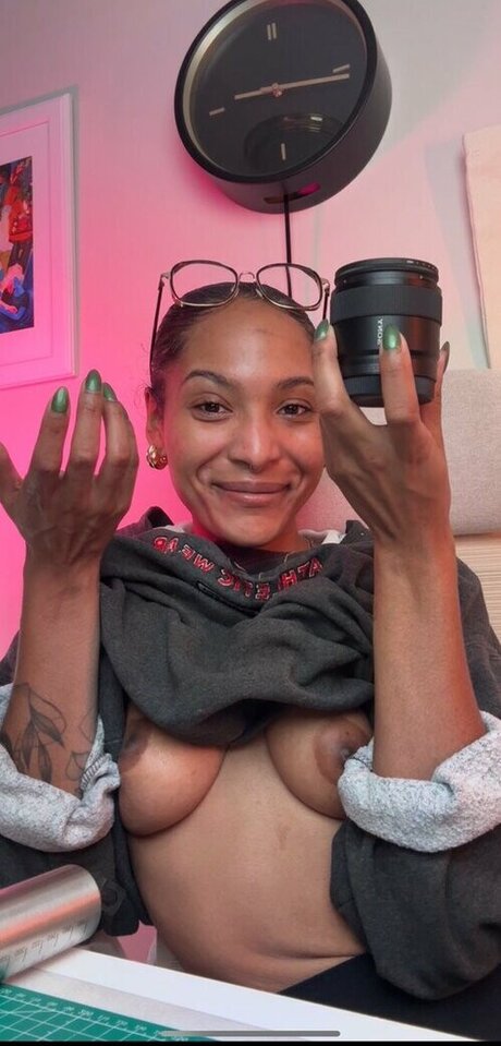 Nahá fotka uniklých OnlyFans od Leo London