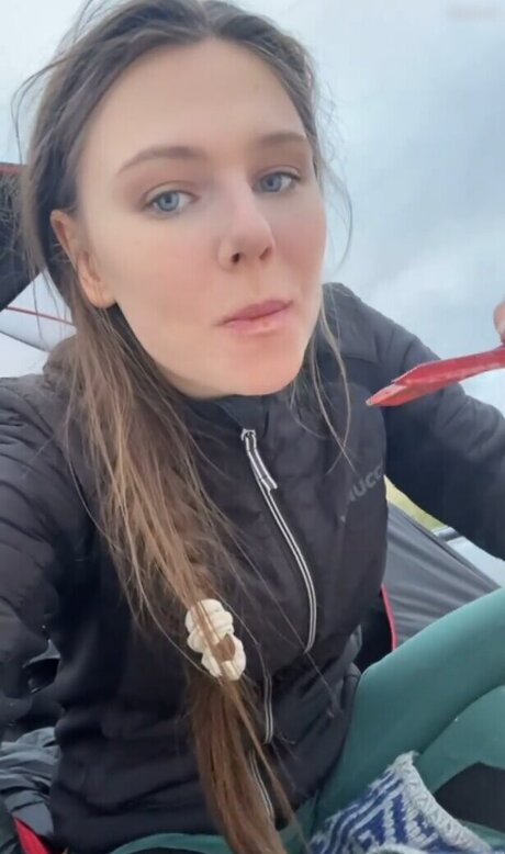 Naken läckt OnlyFans-bild av Affe Auf Bike