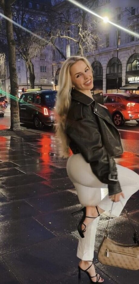 Обнаженная фотография утечки OnlyFans от Lucia Leona