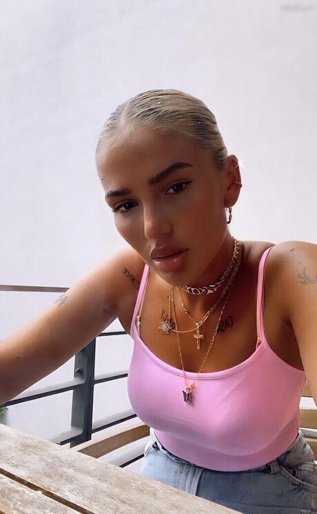 Loredana Zefi