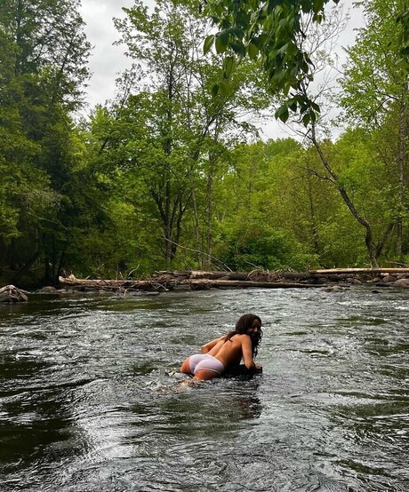 Hitchhikercourtney