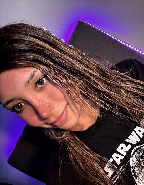 Nacktes geleaktes OnlyFans-Foto von Maddie Olson