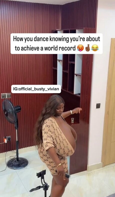 Nagie wyciekłe zdjęcie OnlyFans od Busty Vivian
