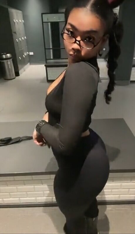 Photo nue de fuite OnlyFans de Goldenbihxo