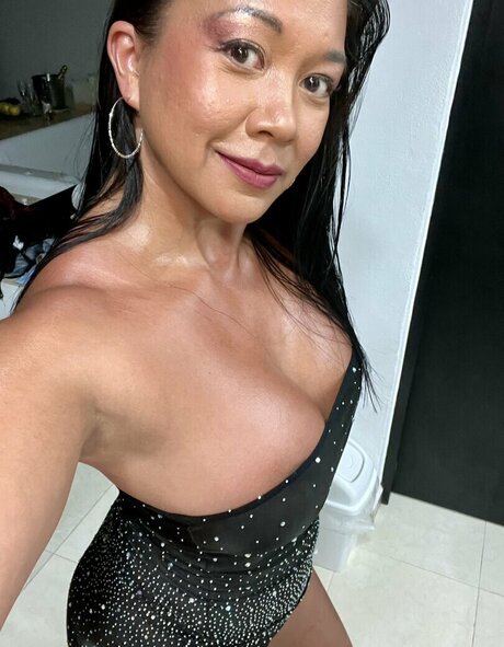Naakte gelekte OnlyFans-foto van Asianbellagio