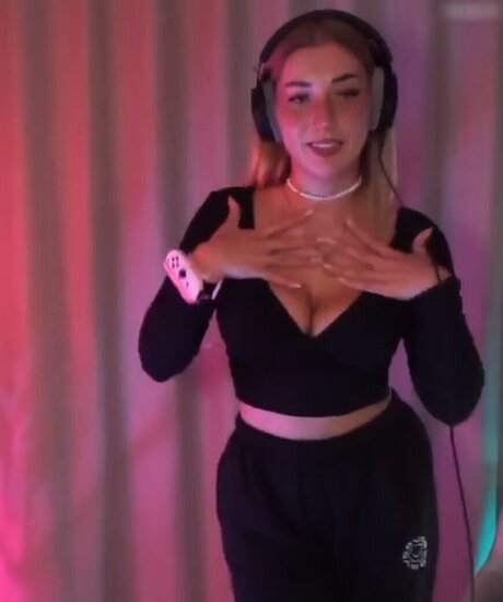 Foto desnuda filtrada de OnlyFans de Starletnova