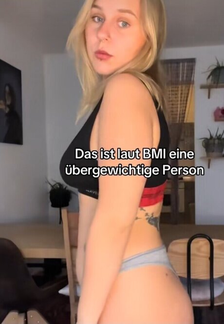 Foto di nudo di fuga di OnlyFans di Viky Kid