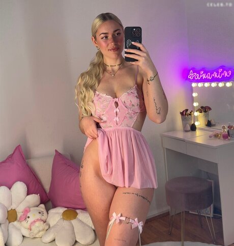 Naken läckt OnlyFans-bild av Itisemimarie
