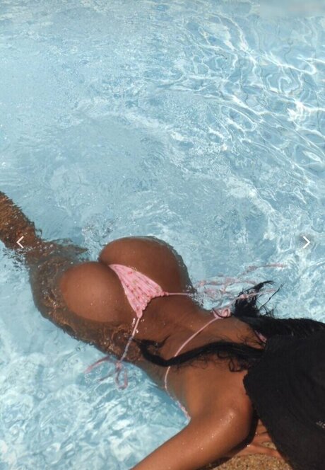 Nahá fotka uniklých OnlyFans od Aalishass Alishakone
