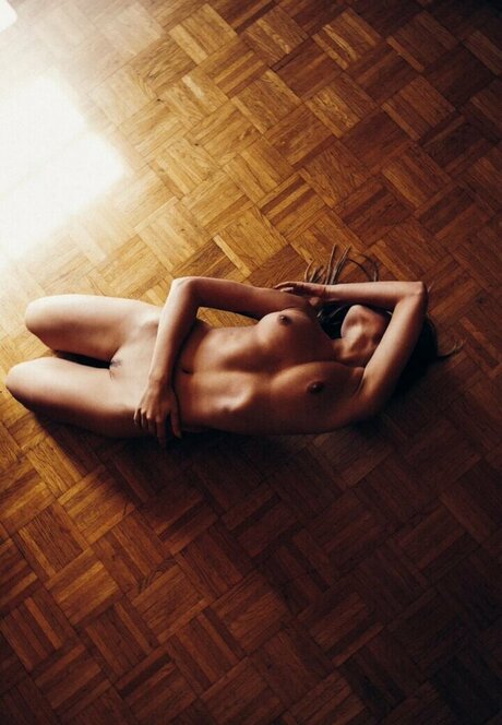 Foto nua vazada do OnlyFans de Vivaz Magazine