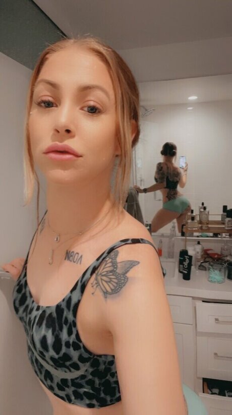 Leah Luv