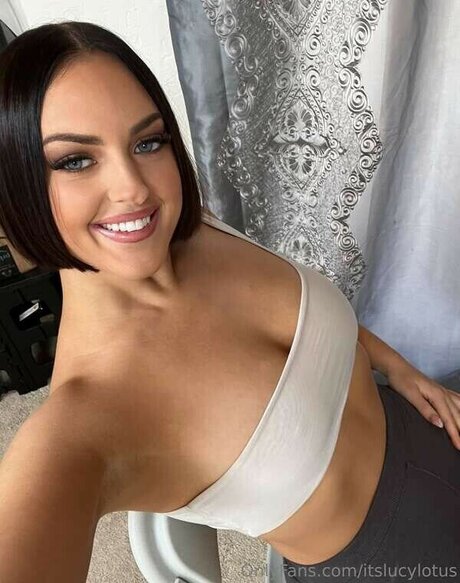 Foto di nudo di fuga di OnlyFans di Lucy Lotus
