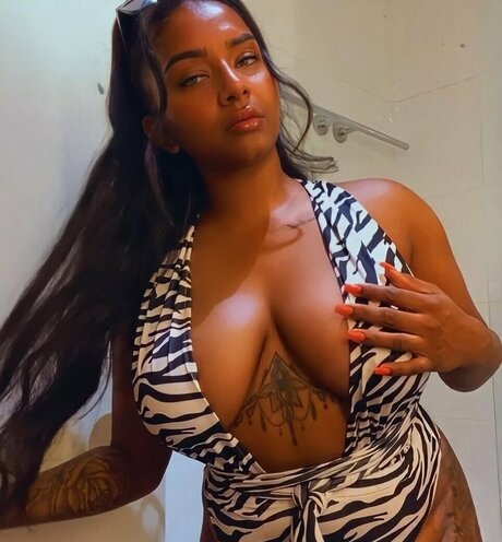 Naakte gelekte OnlyFans-foto van Justluxxxx