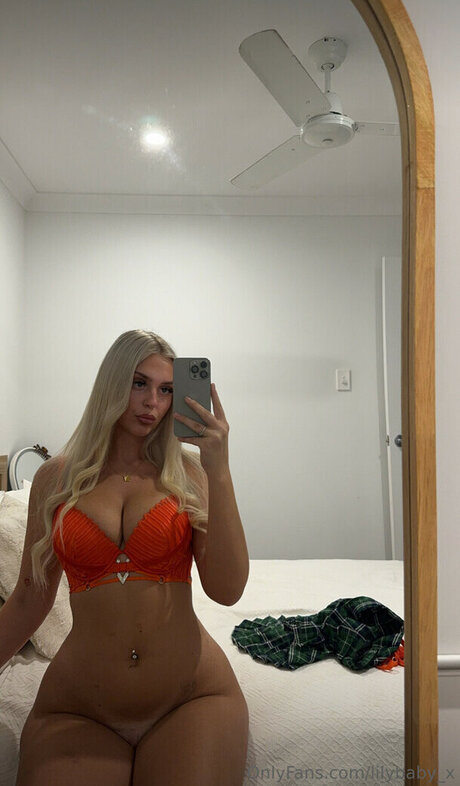 Naken lekkede OnlyFans-bilde av Lilybabyx