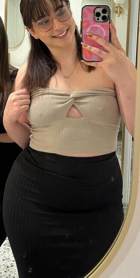 Naken läckt OnlyFans-bild av Anakakfit