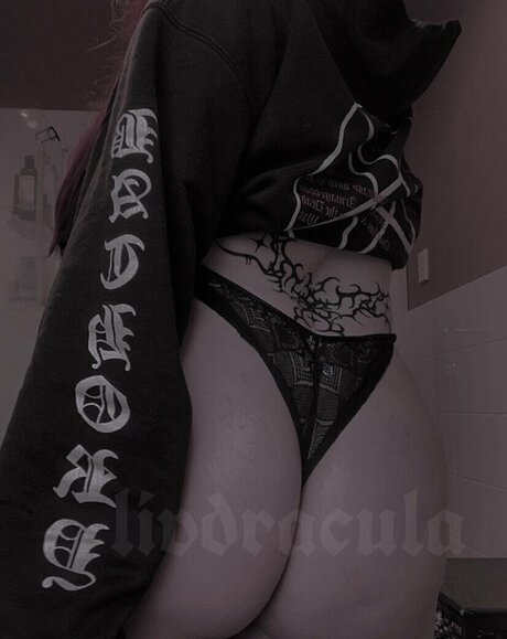 Alaston vuotanut OnlyFans-kuva Livdracula